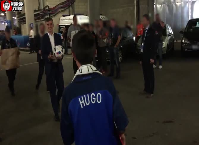 Video :By giving the son of the police officer slain in Magnanville a fantastic present, Antoine Griezmann demonstrates strength